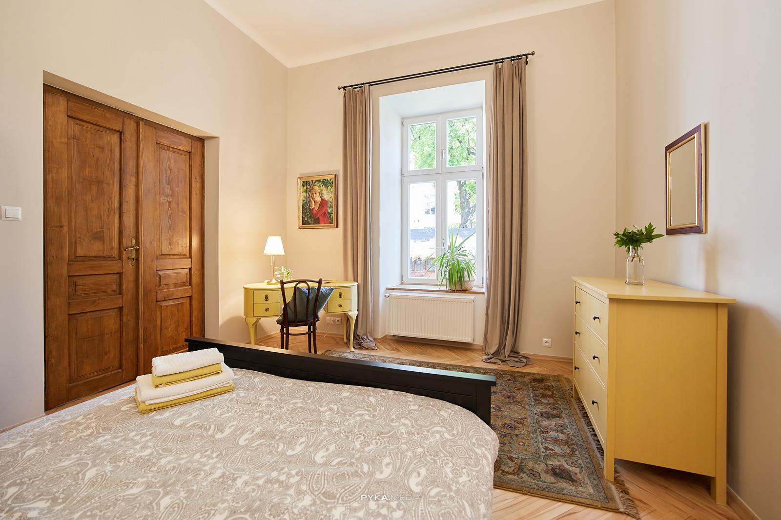 Zdjęcie apartamentu Airbnb w Krakowie. Sypialnia w apartamencie.